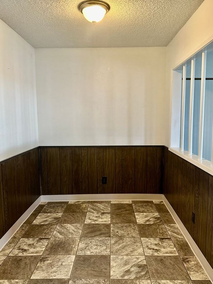 1119 N Alameda Ave - Photo 3 of 17