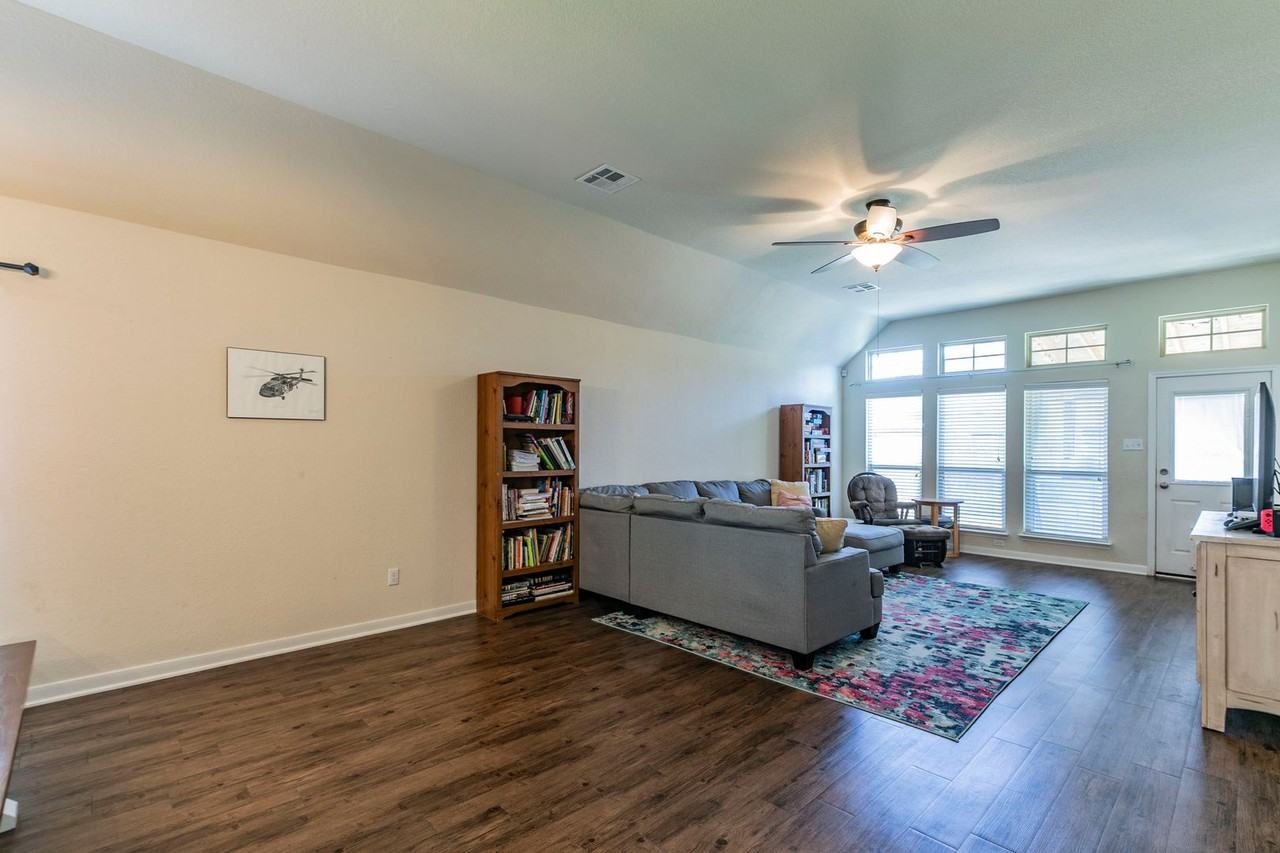 5317 Lancaster Dr - Photo 2 of 32
