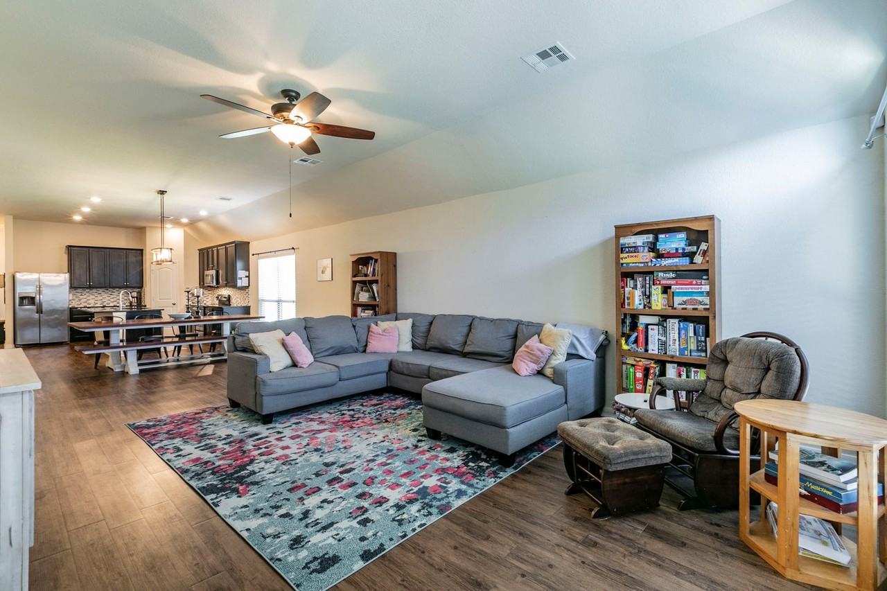 5317 Lancaster Dr - Photo 3 of 32