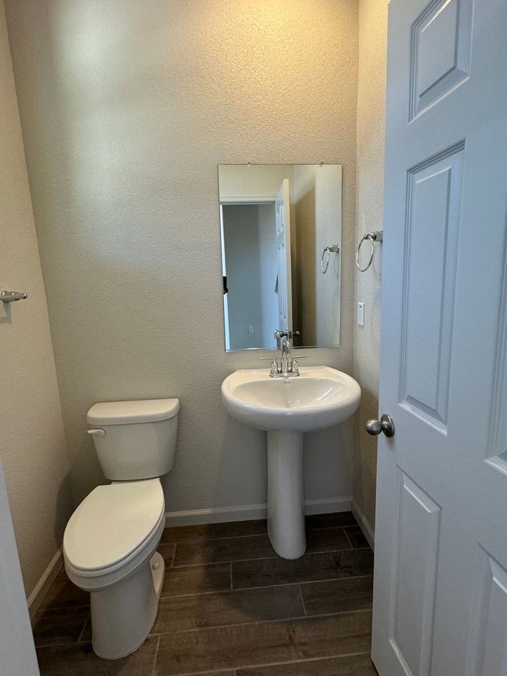 6009 Woodlands Loop - Photo 3 of 18