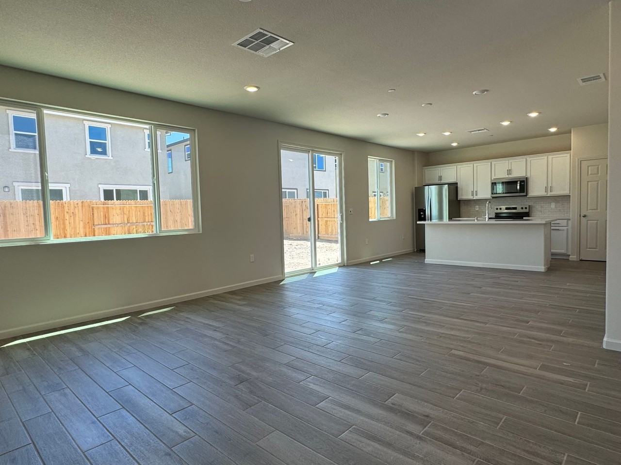 6009 Woodlands Loop - Photo 4 of 18