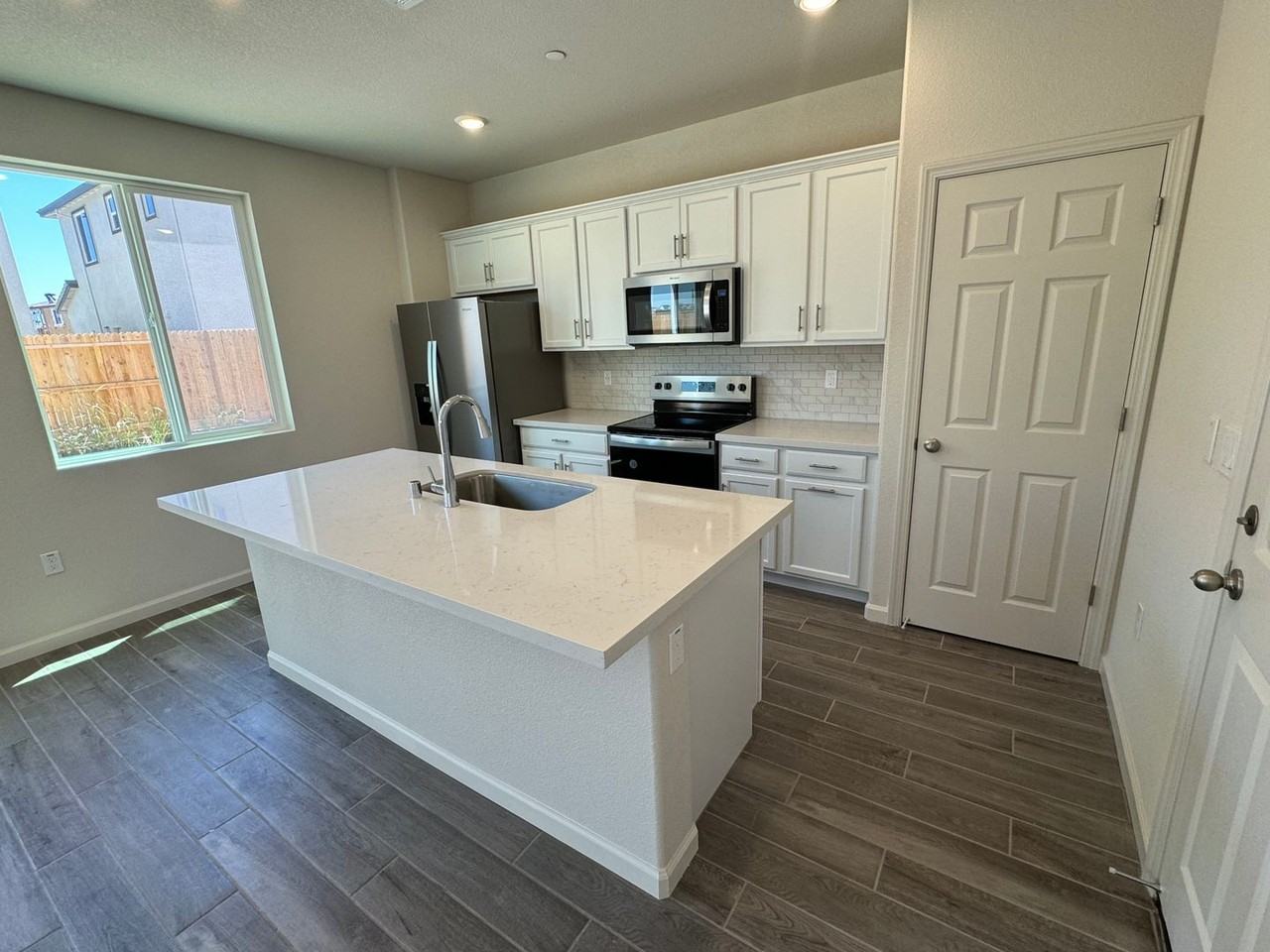 6009 Woodlands Loop - Photo 6 of 18