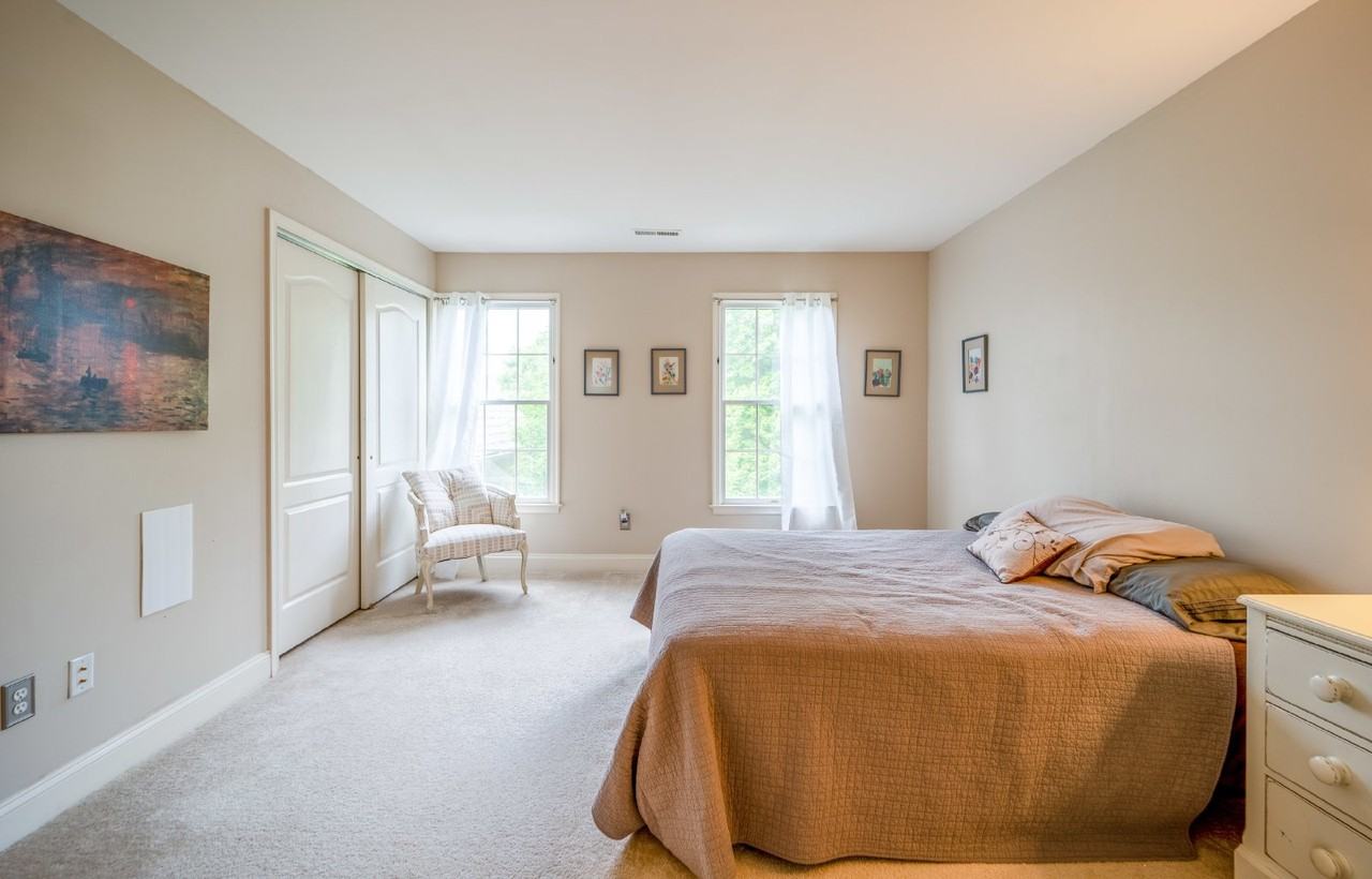 1115 Amanda Dr - Photo 4 of 24