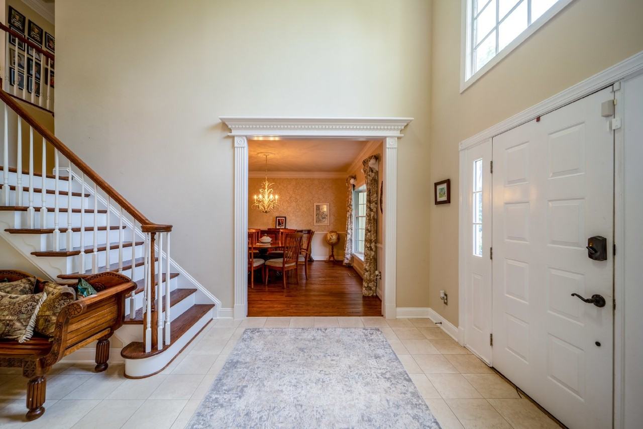 1115 Amanda Dr - Photo 3 of 24