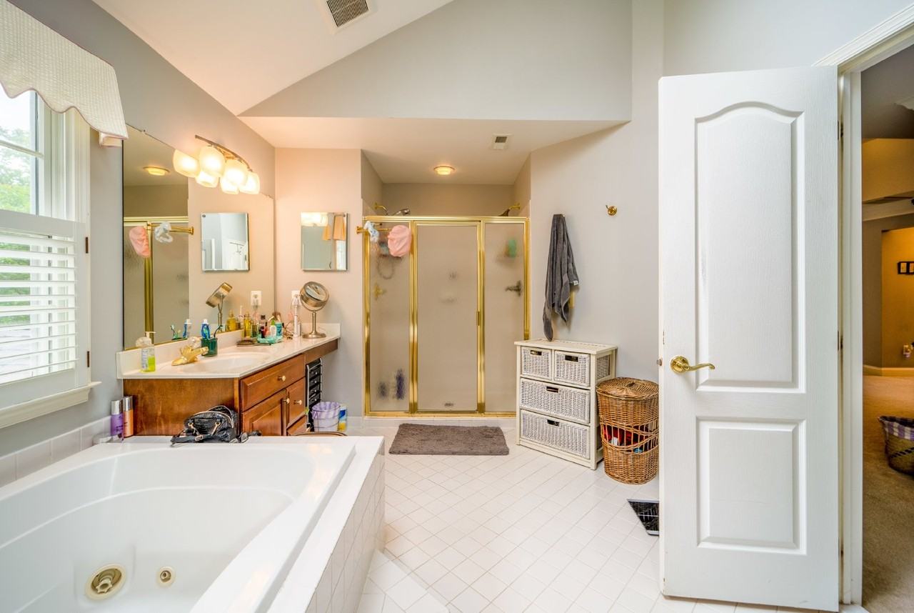 1115 Amanda Dr - Photo 7 of 24