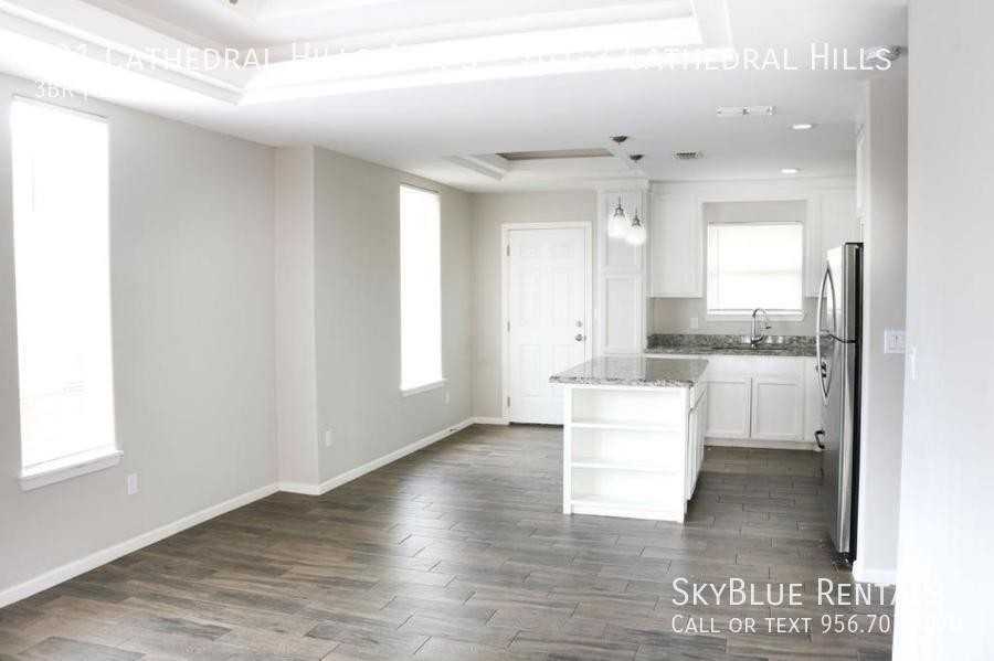 701 Cathedral Hl Apt 3 - Photo 3 of 16