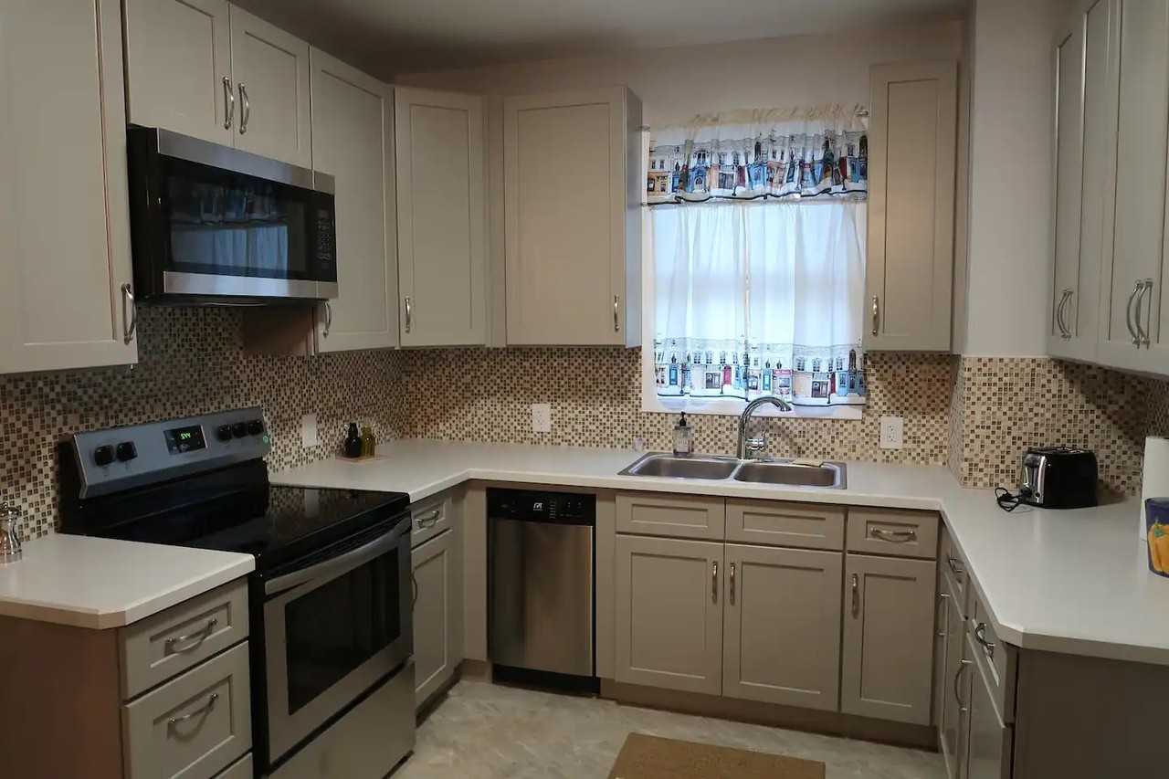 327 W Governor Rd #NA - Photo 4 of 8