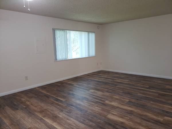 1375 Ne Hogan Pl #1375 - Photo 2 of 11