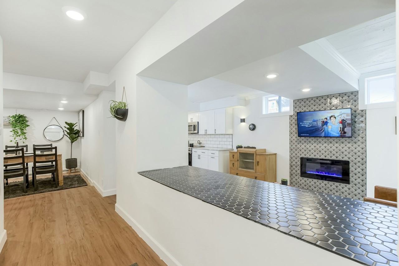 1820 West 38th Street, Unit Basement - Photo 2 of 35