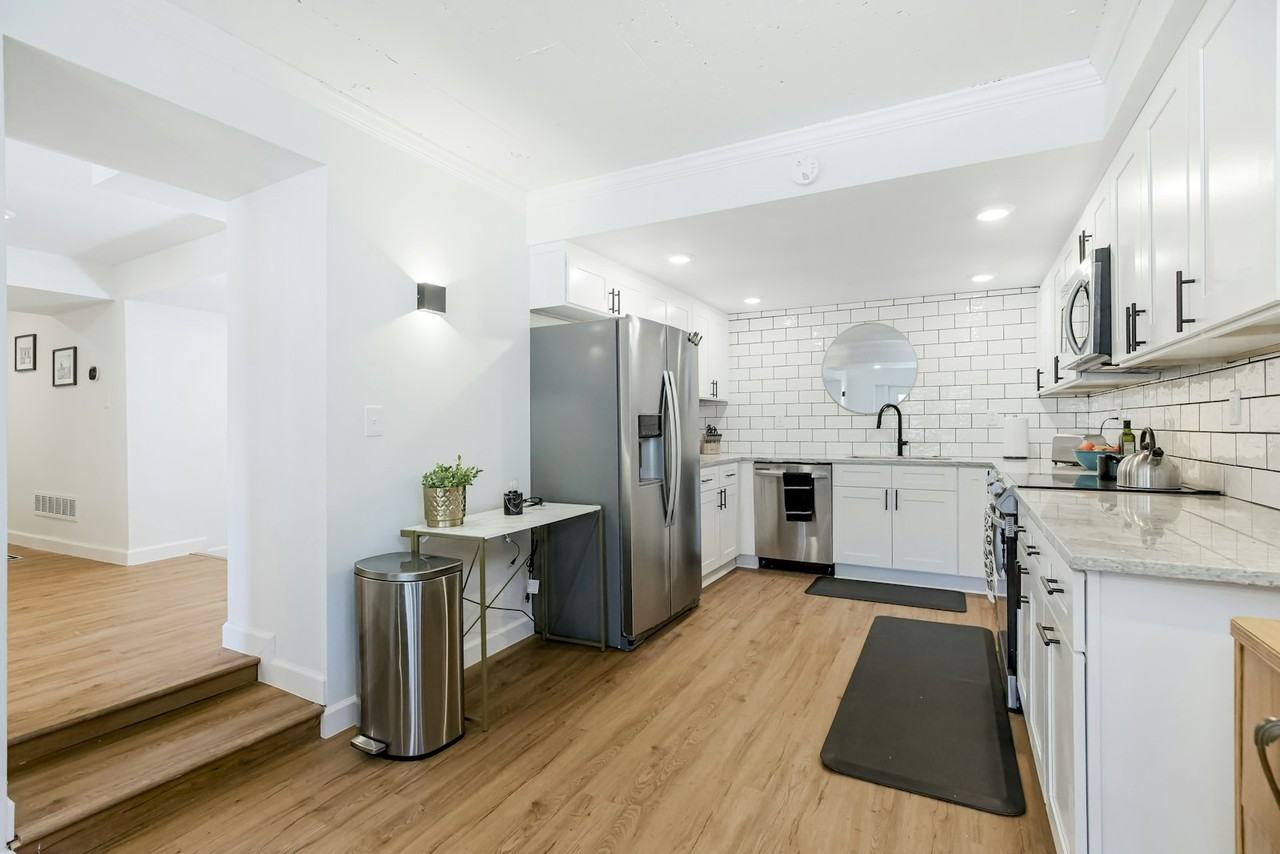 1820 West 38th Street, Unit Basement - Photo 7 of 35