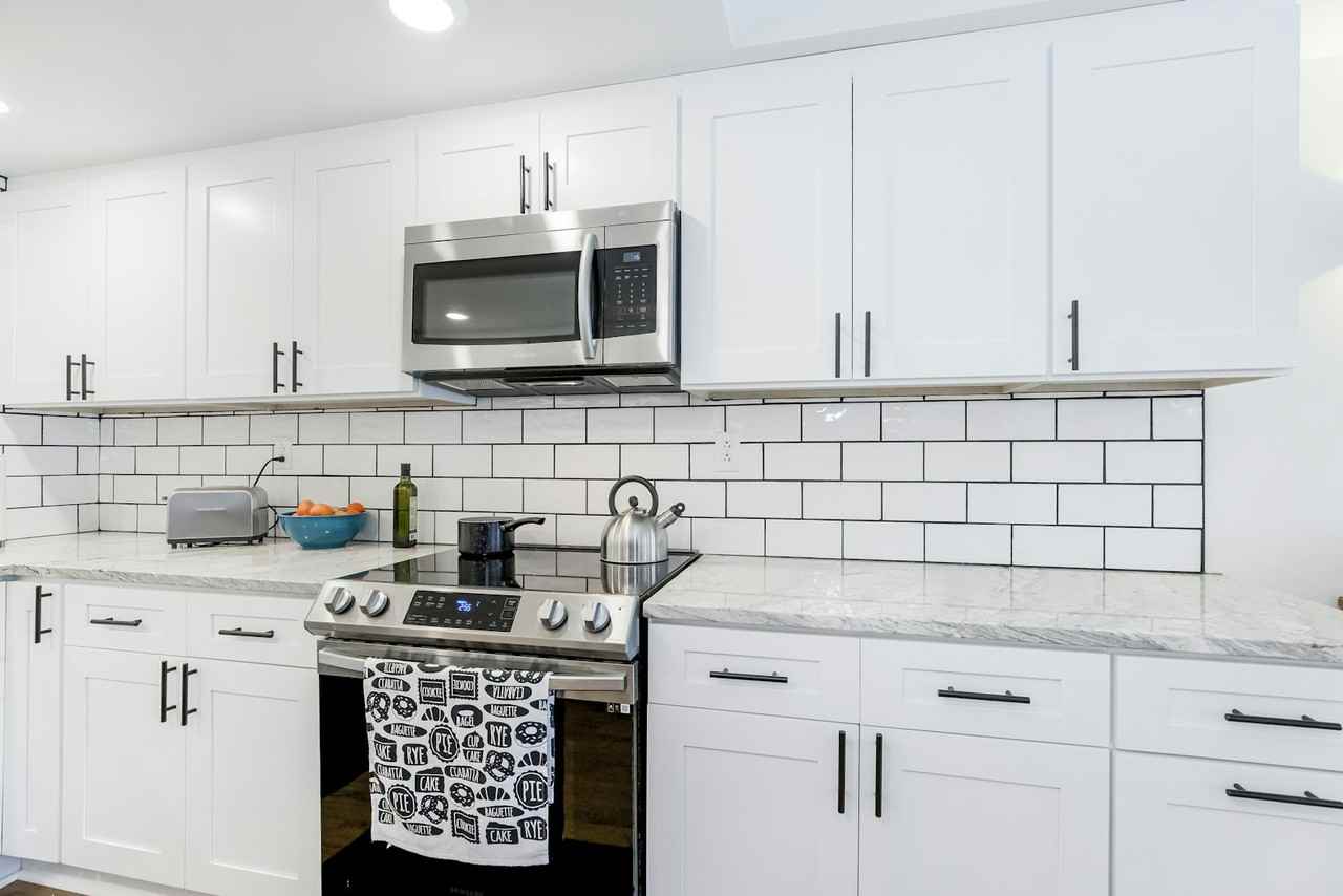 1820 West 38th Street, Unit Basement - Photo 4 of 35