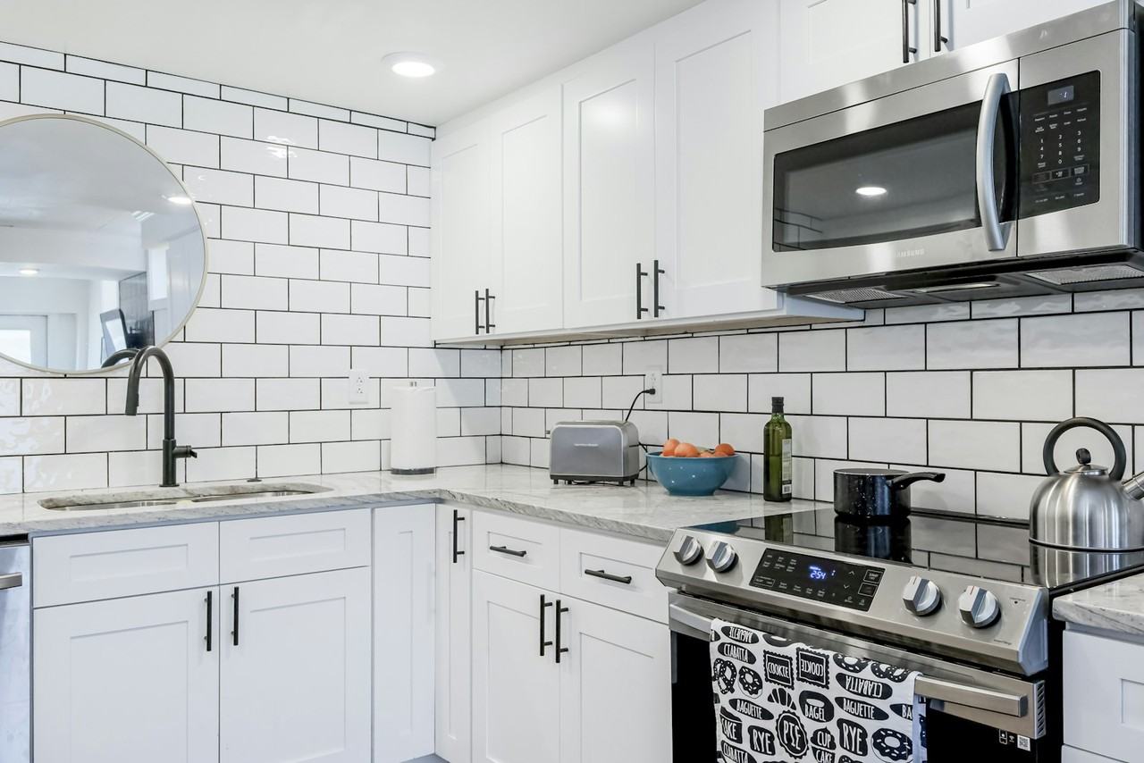 1820 West 38th Street, Unit Basement - Photo 3 of 35