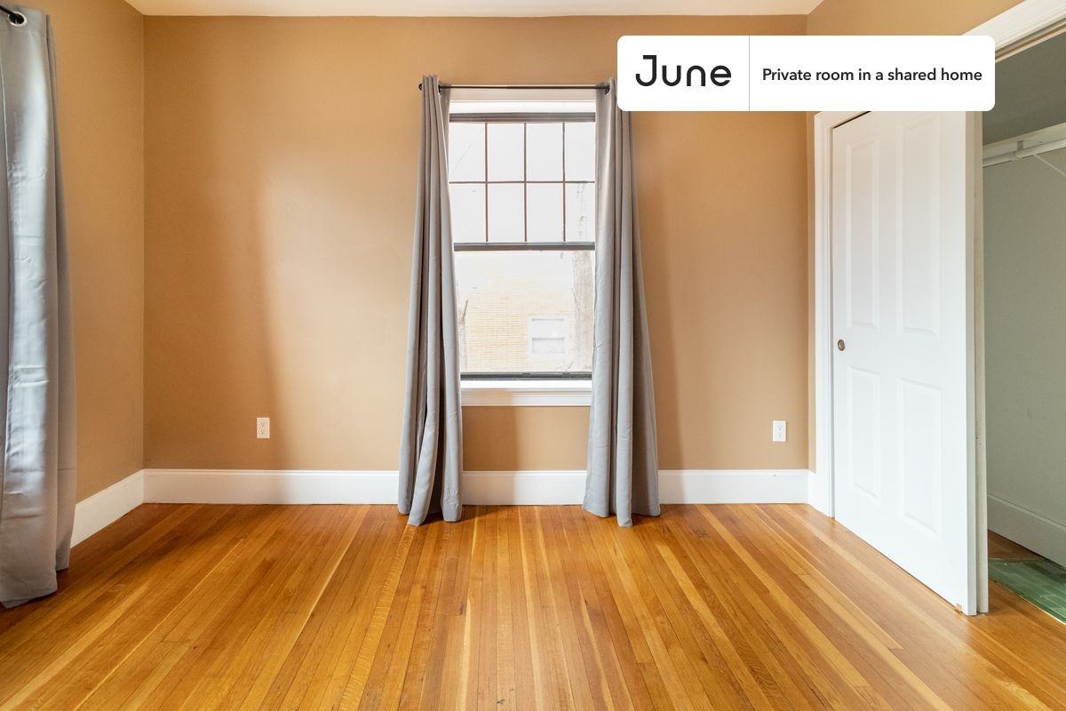 1592 Beacon St #A - Photo 4 of 26