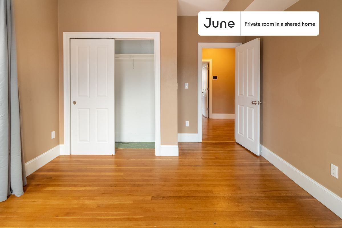 1592 Beacon St #A - Photo 5 of 26