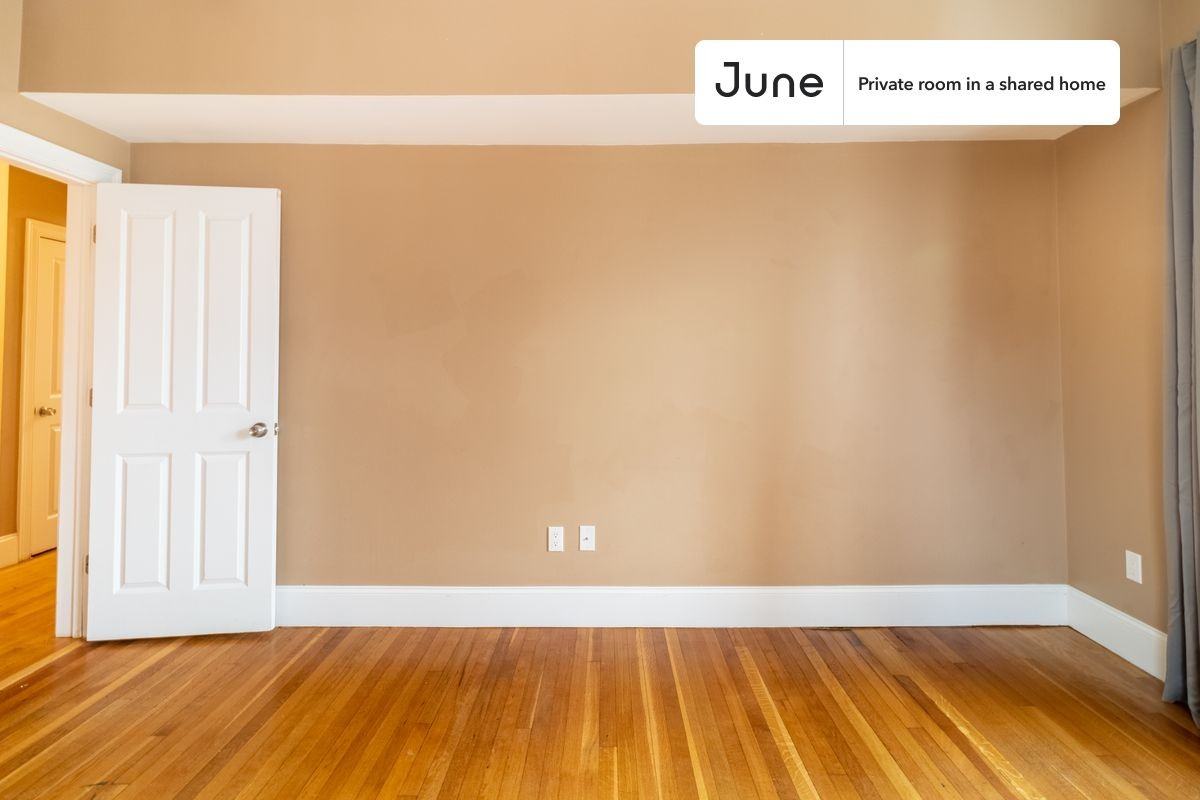 1592 Beacon St #A - Photo 6 of 26