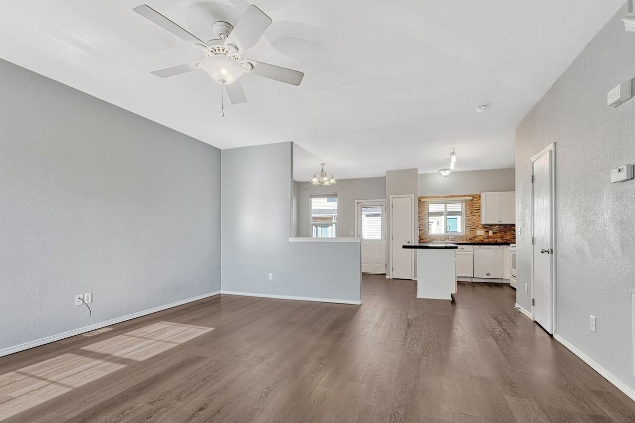 10574 Country Park Pt - Photo 2 of 14