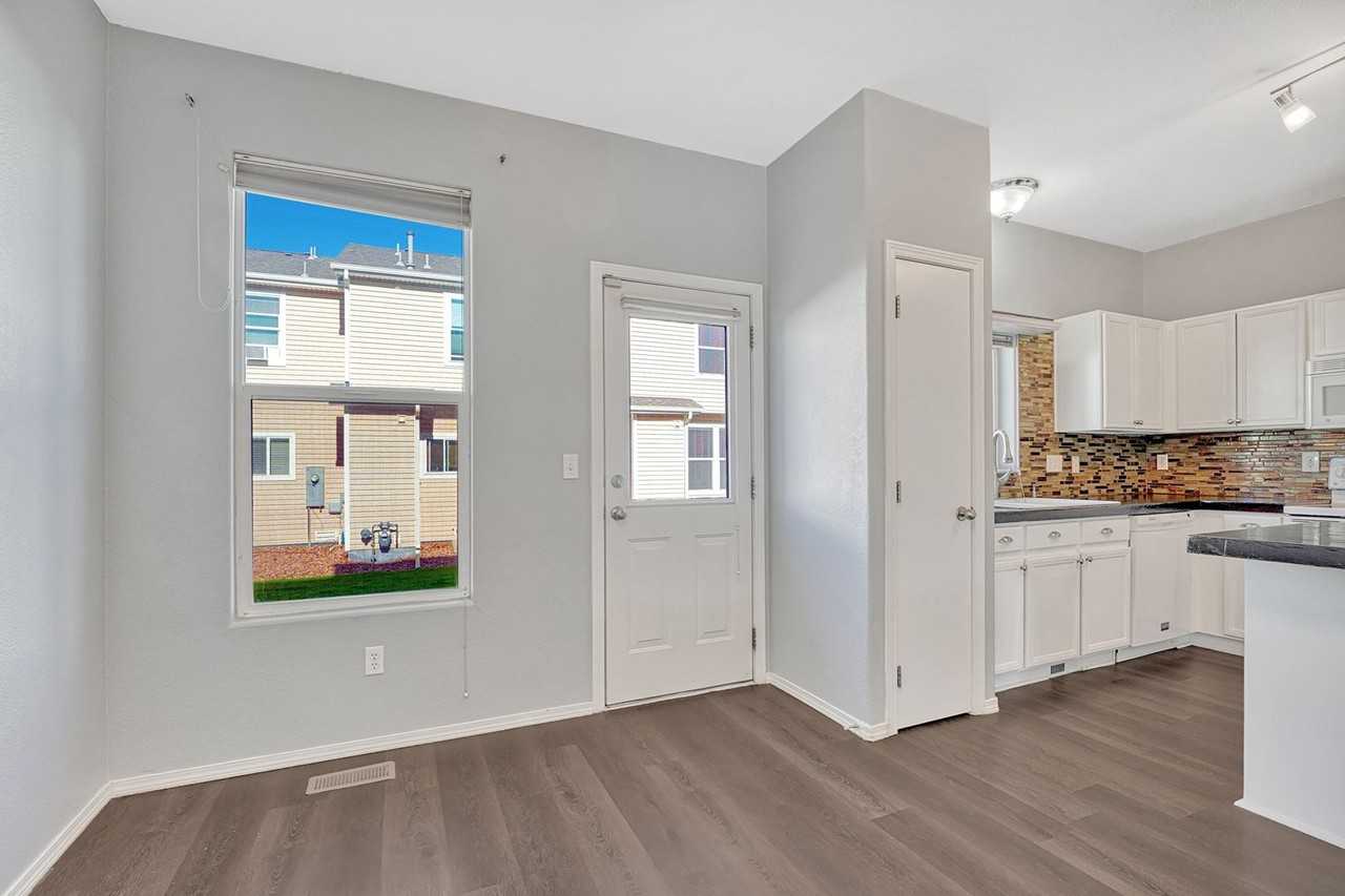 10574 Country Park Pt - Photo 3 of 14