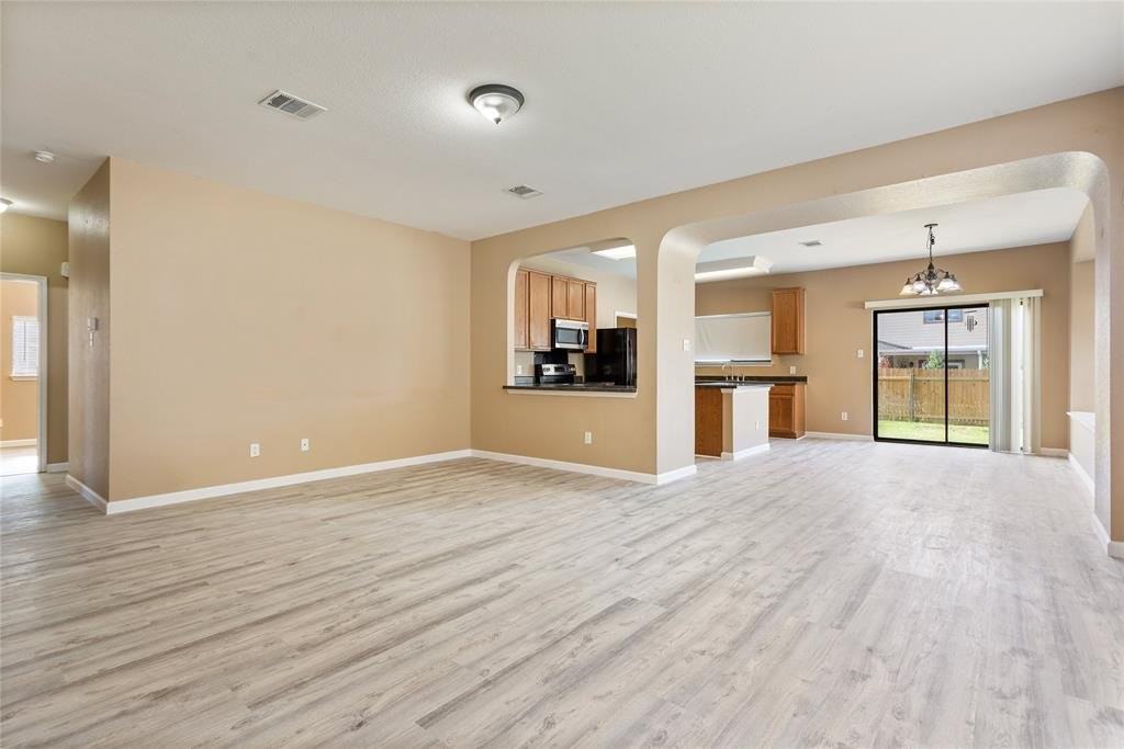1752 Bayland St - Photo 3 of 8