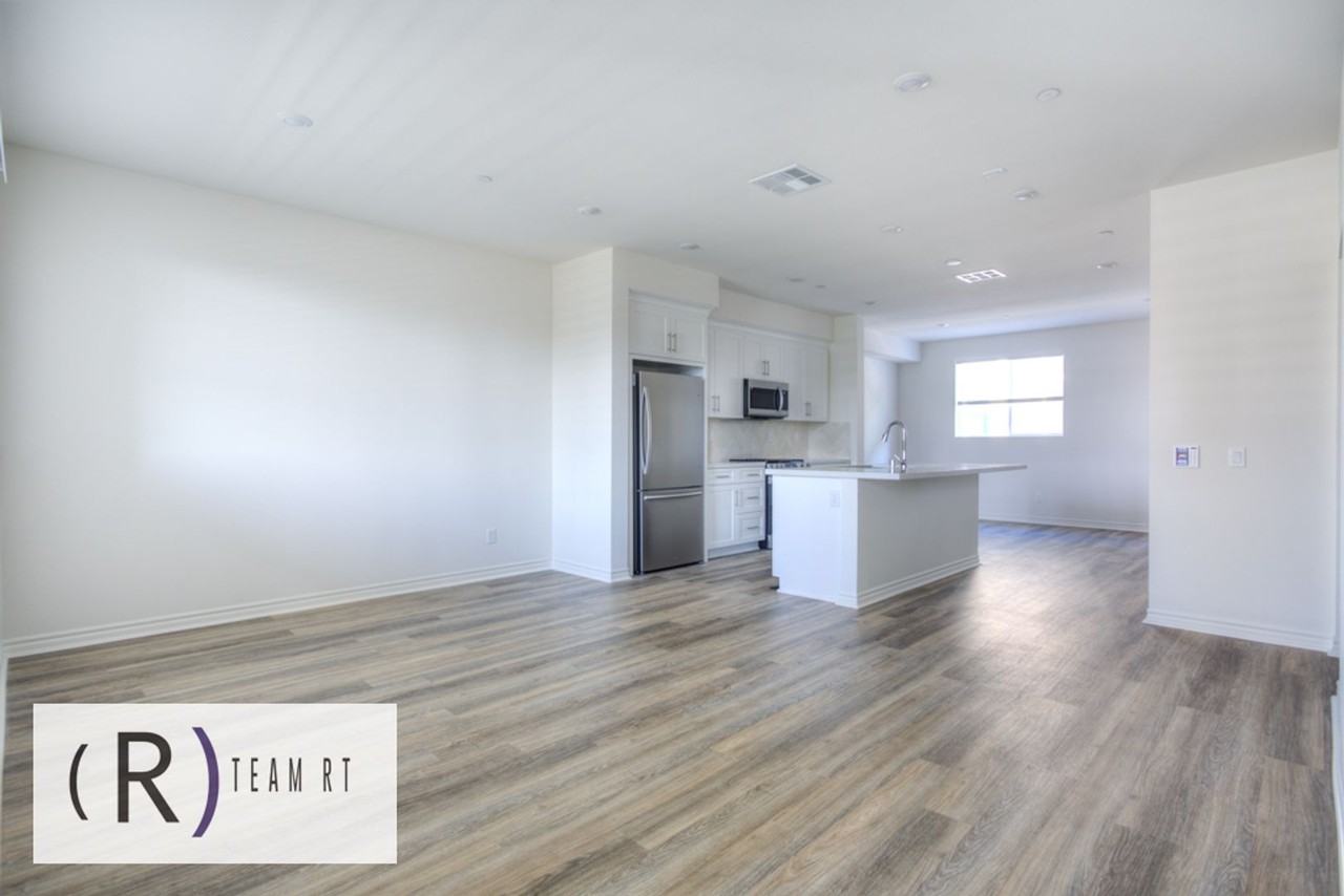 11454 Artesia Blvd - Photo 7 of 43