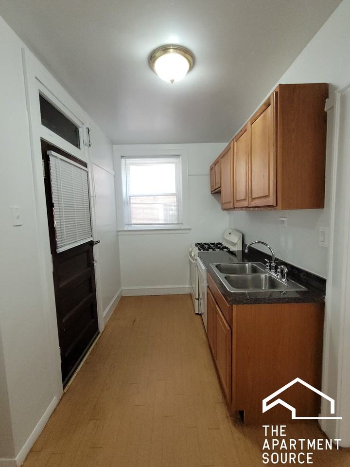 1922 W Morse Ave #2N - Photo 7 of 12