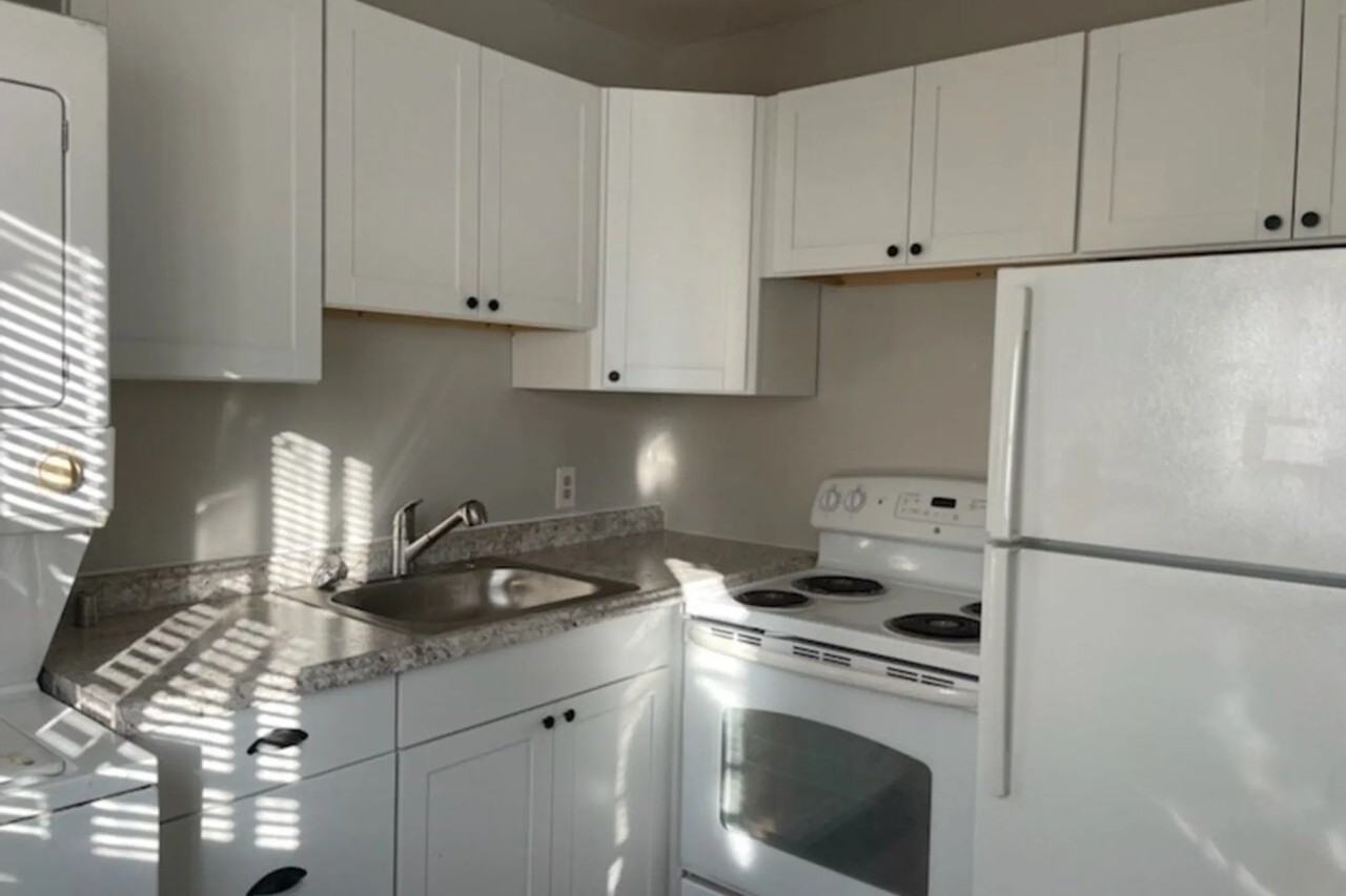 301 E Lake Dr Apt 1 - Photo 3 of 5