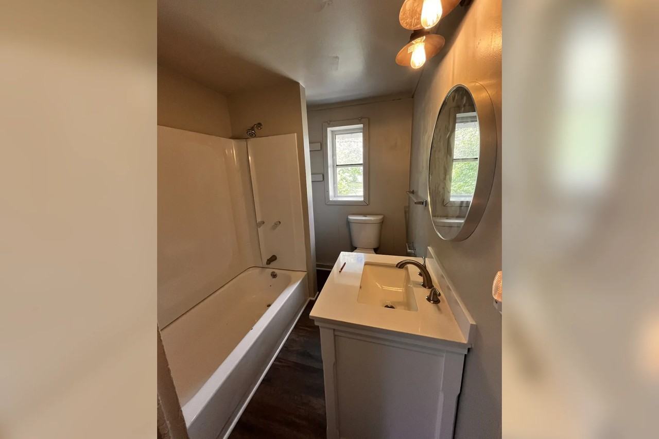 213 N Sylvan Ave - Photo 3 of 11