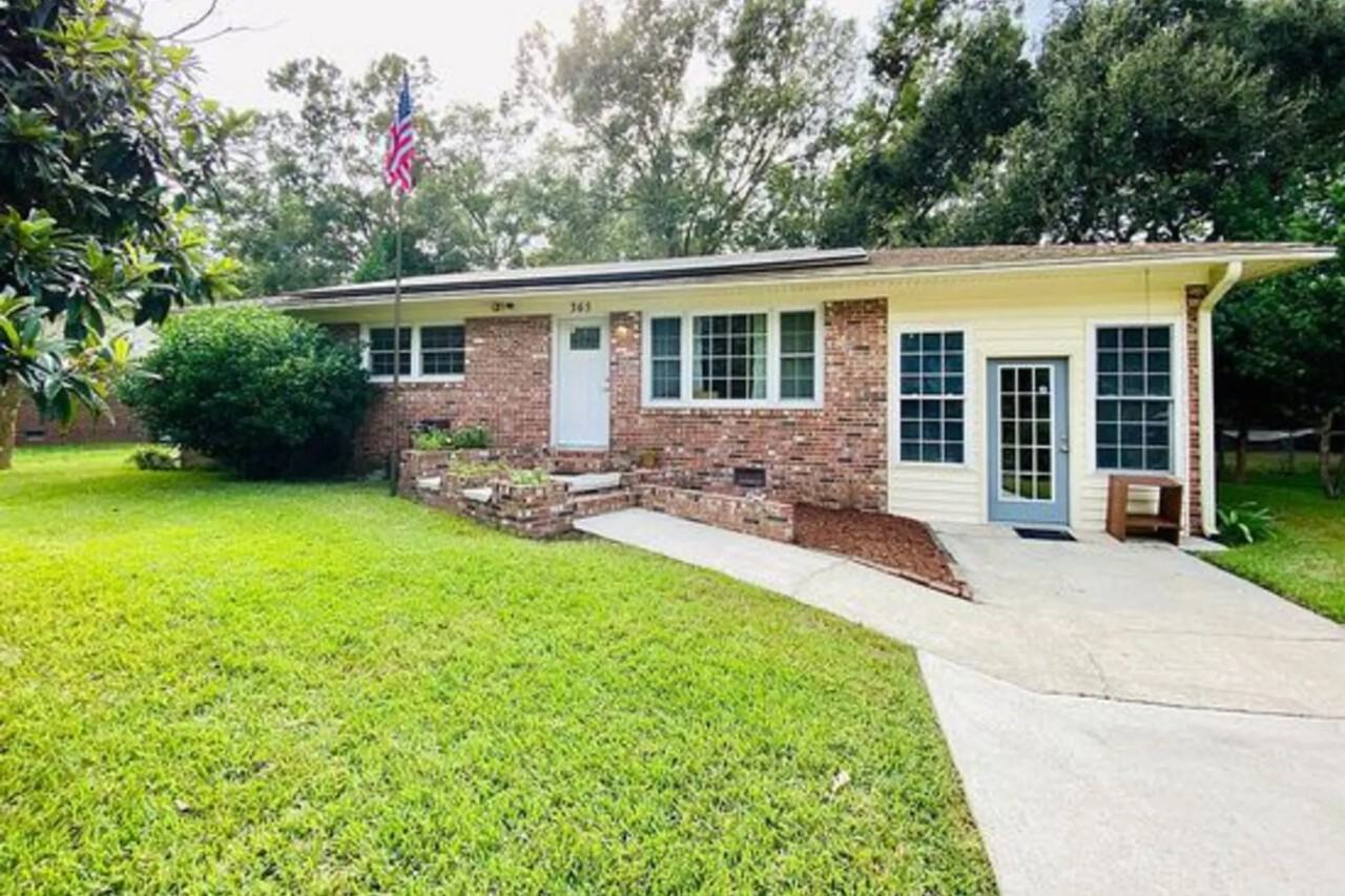 365 Lynwood Dr - Photo 2 of 2