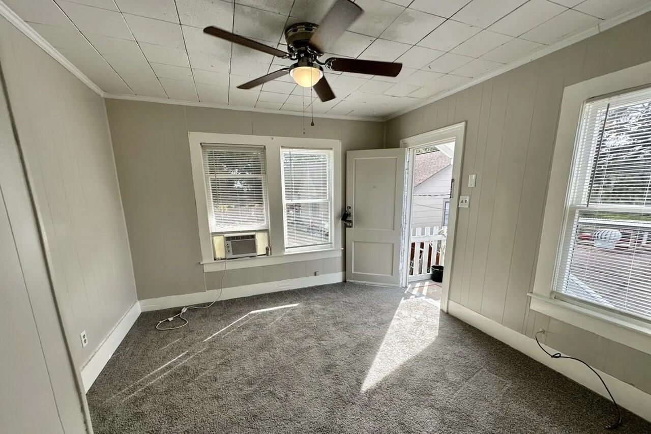 3318 1/2 Michigan St - Photo 2 of 7