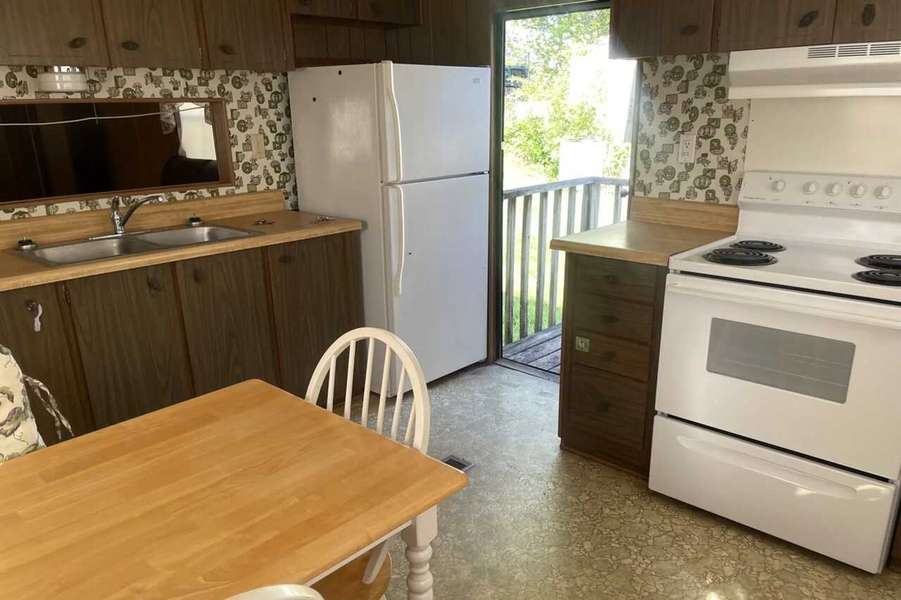 1040 Chantilly Ln - Photo 2 of 11