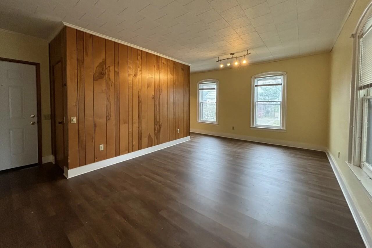 357 College Ave Unit B - Photo 2 of 10