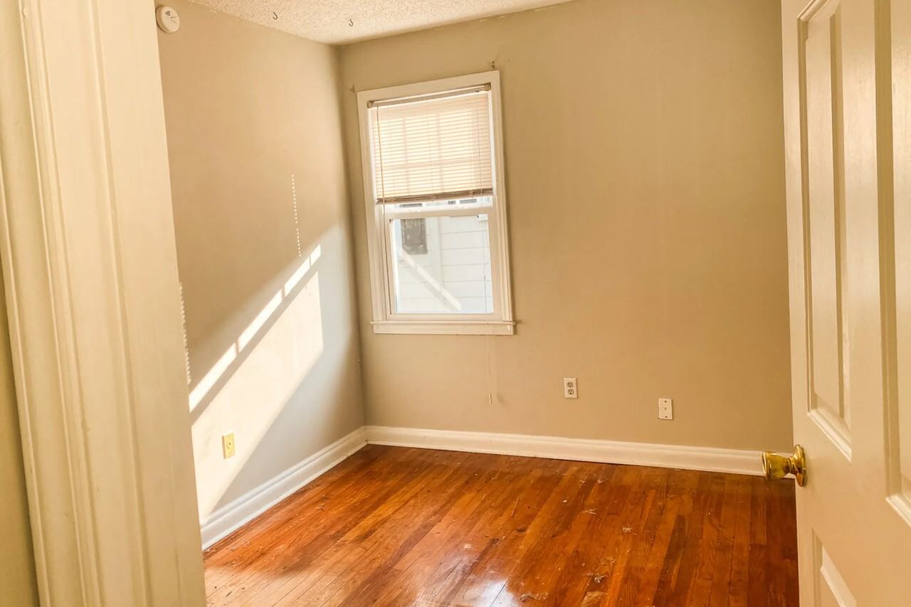 1843 Devine St Apt 1 - Photo 3 of 6