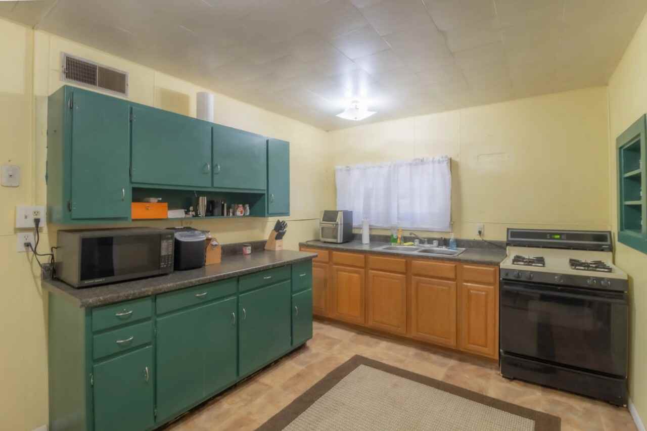 1022 Greenleaf St - Photo 2 of 9