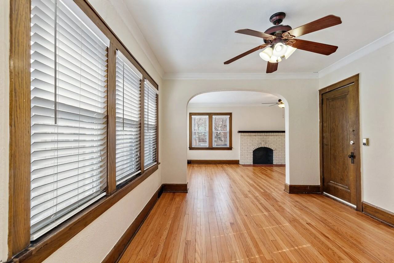 124 S Chicago Ave Unit 2 - Photo 3 of 16