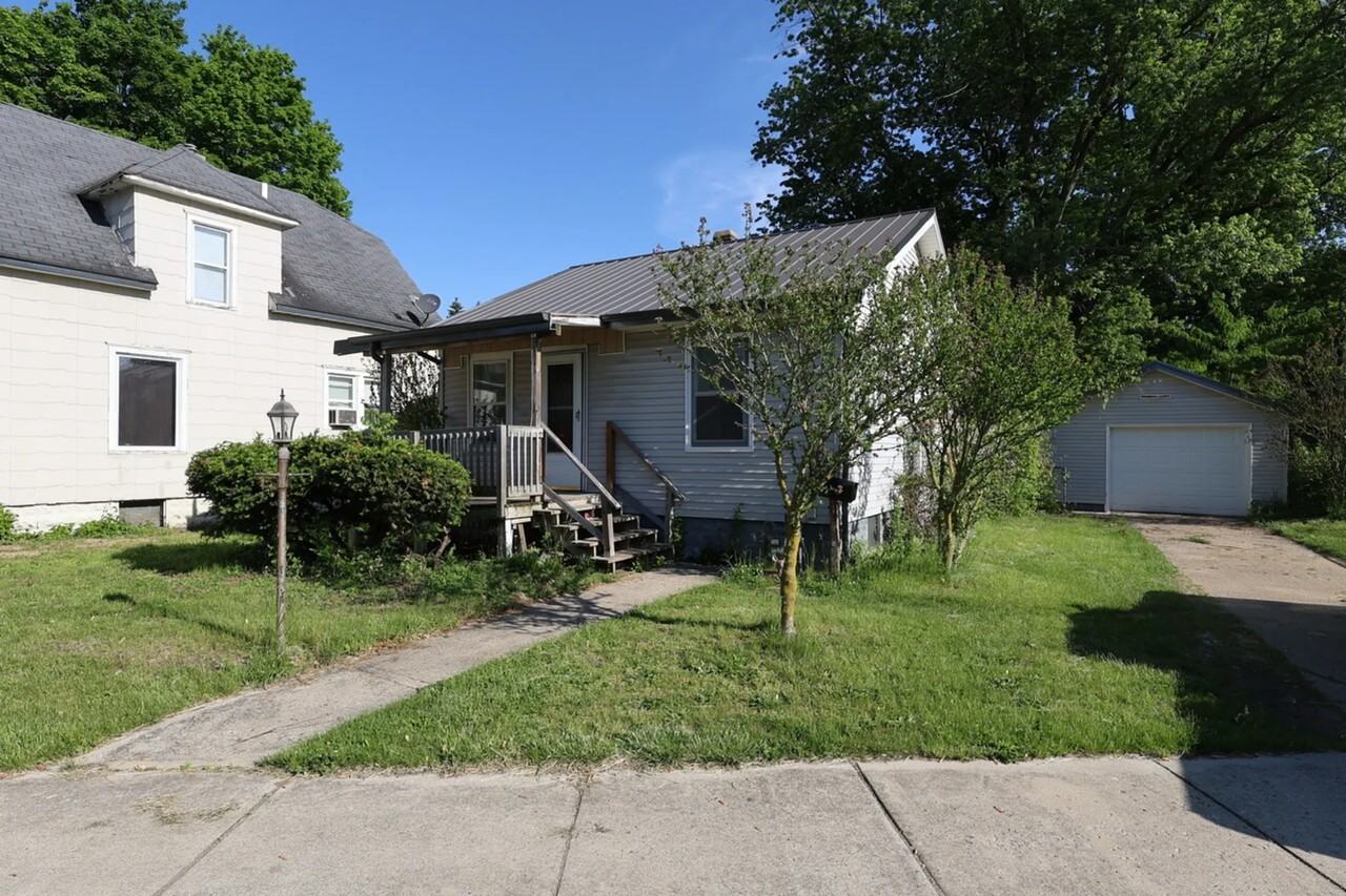 1130 Baldwin St - Photo 3 of 19