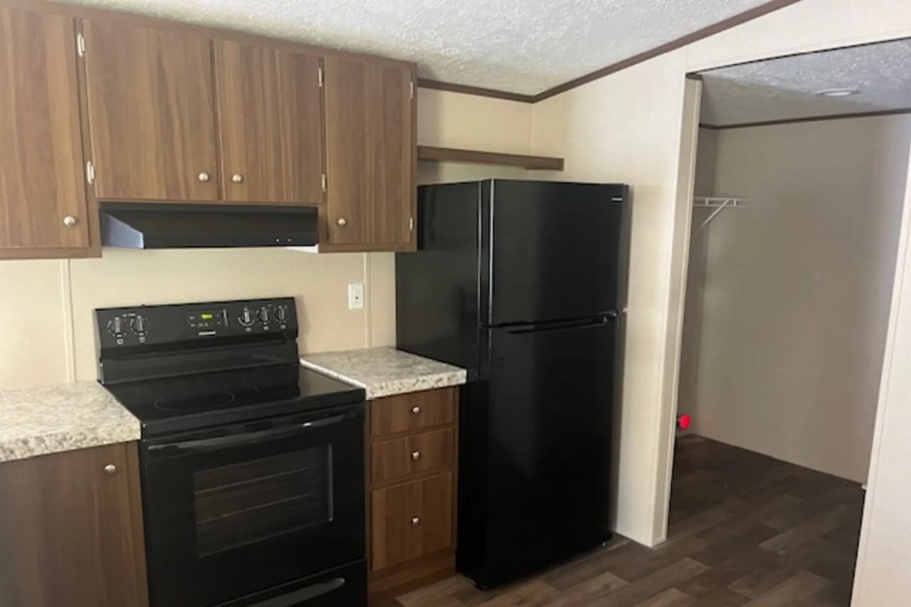 33 Joseph Ln - Photo 3 of 9