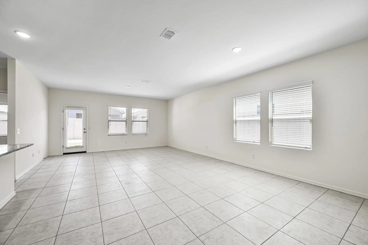 47715 W Old Timer Rd - Photo 3 of 27