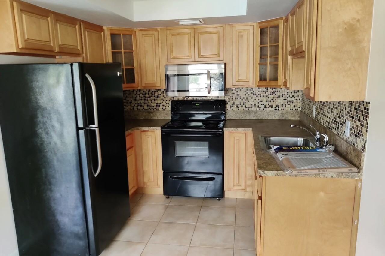 130 Se 14th Ave Apt 5 - Photo 2 of 12