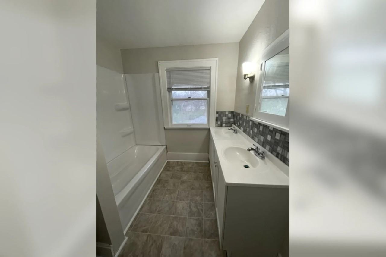 2301 B Ave Ne - Photo 2 of 4