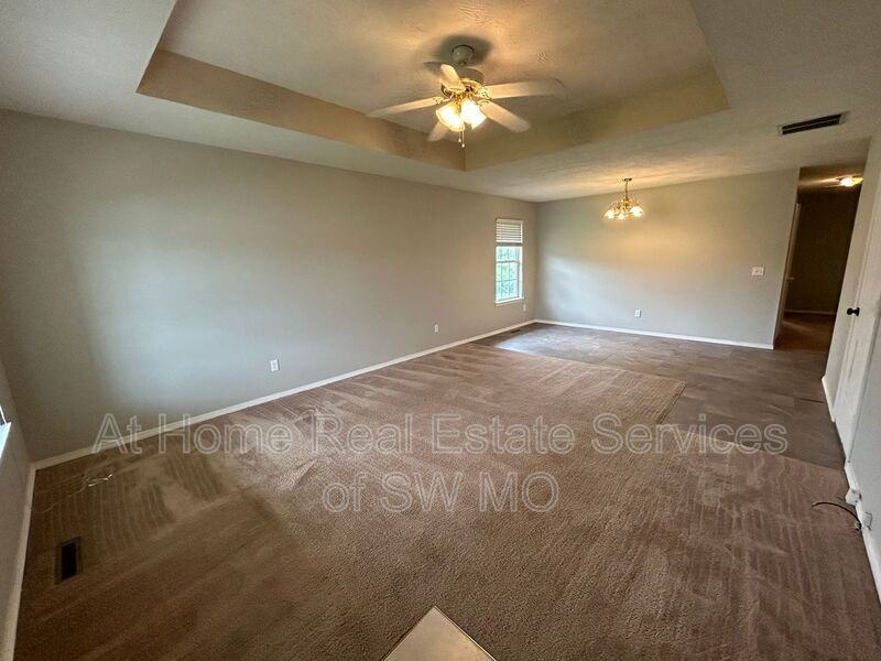 427B Birchwood St - Photo 2 of 11