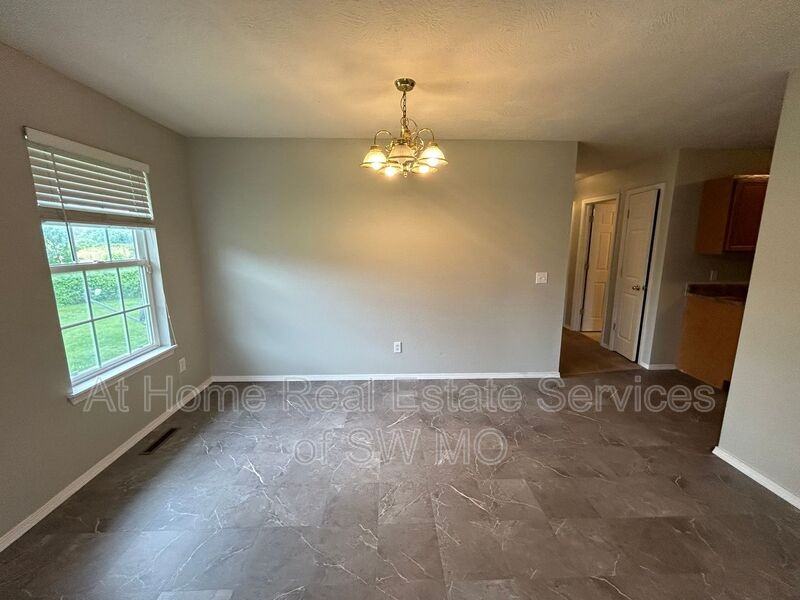427B Birchwood St - Photo 3 of 11