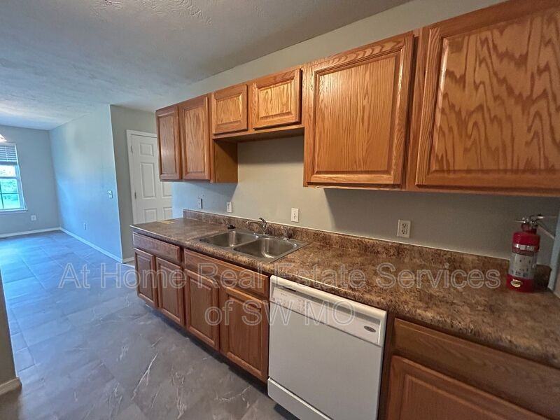 427B Birchwood St - Photo 6 of 11