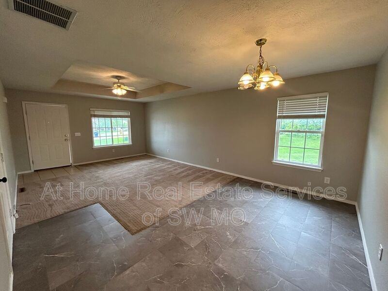 427B Birchwood St - Photo 7 of 11