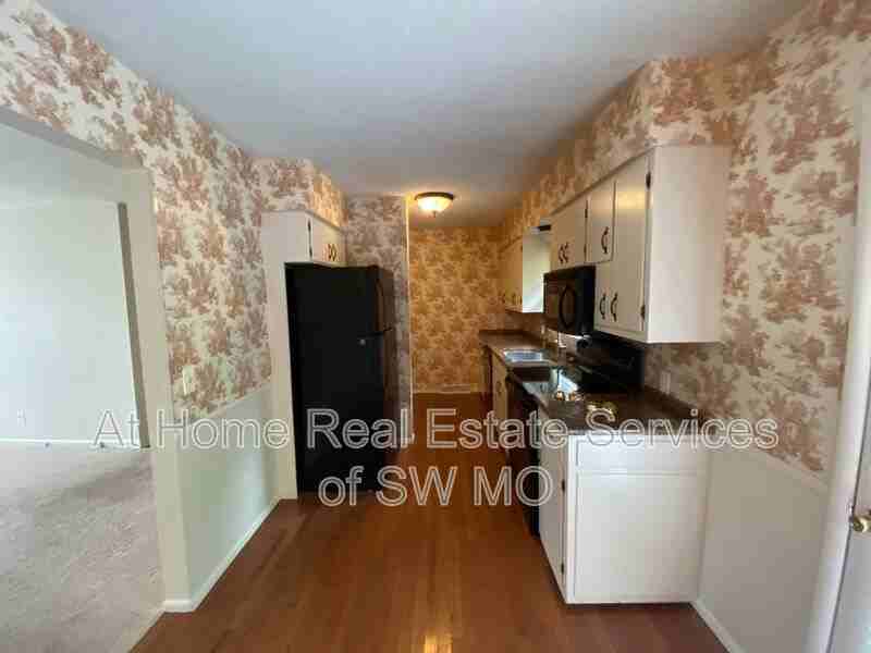 2027 S Kentwood Ave - Photo 5 of 11