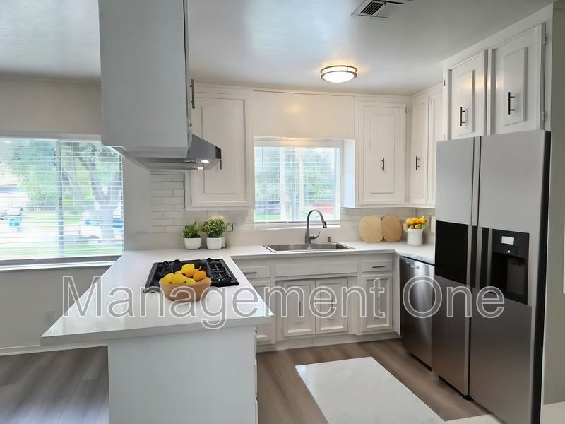 2931 Ronald St - Photo 3 of 28