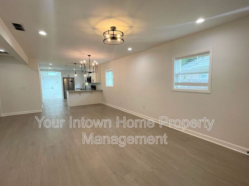 1047 Grant Way Se - Photo 3 of 32