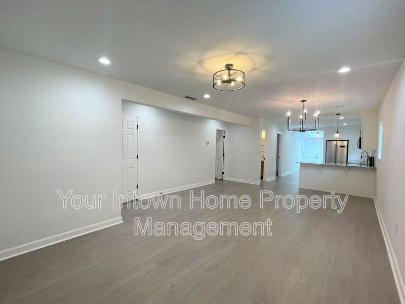 1047 Grant Way Se - Photo 4 of 32