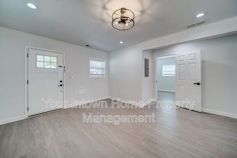 1047 Grant Way Se - Photo 5 of 32