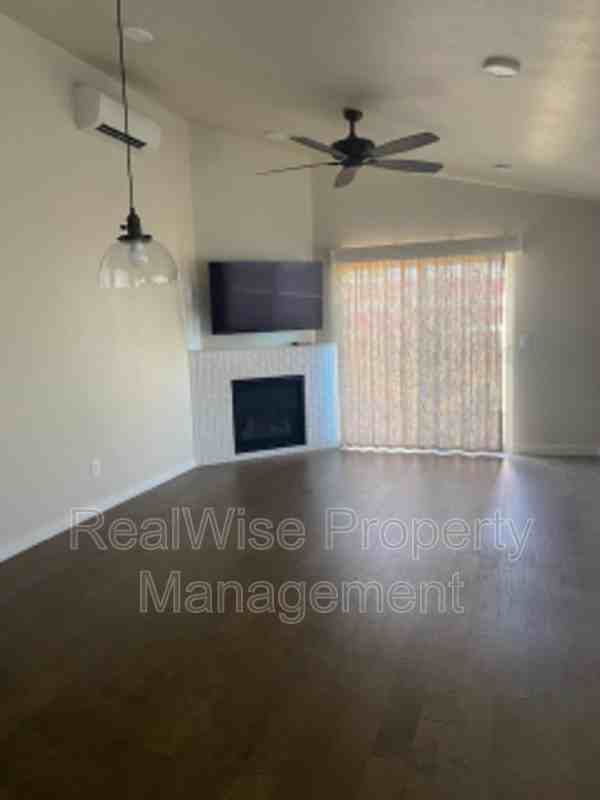 72 William Way - Photo 3 of 25