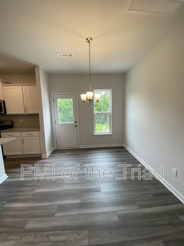 4006 Beckton Trl - Photo 7 of 31