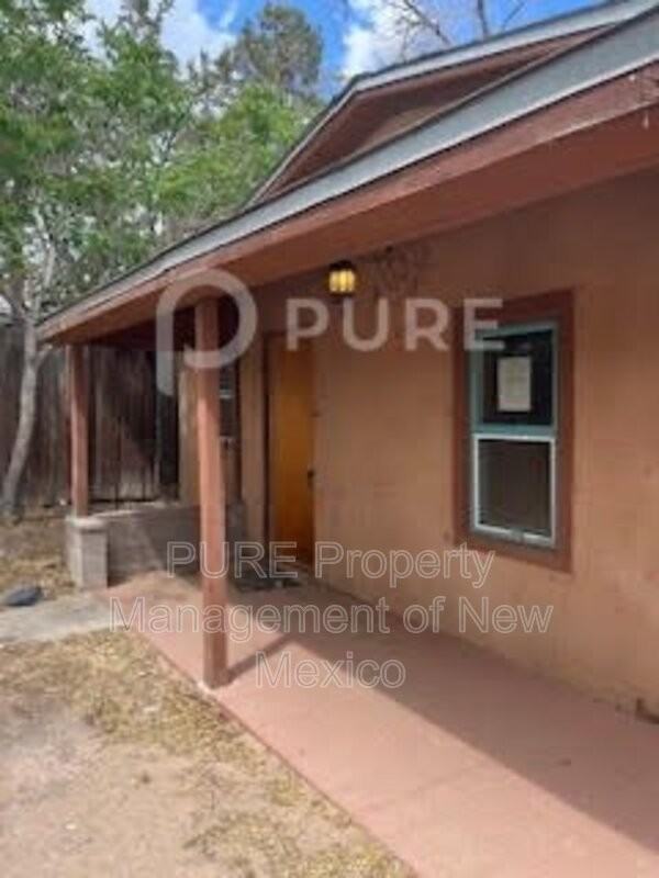 404 1/2 Harvard Dr Se, Albuquerque, NM 87106 2 Bedroom Condo for 925